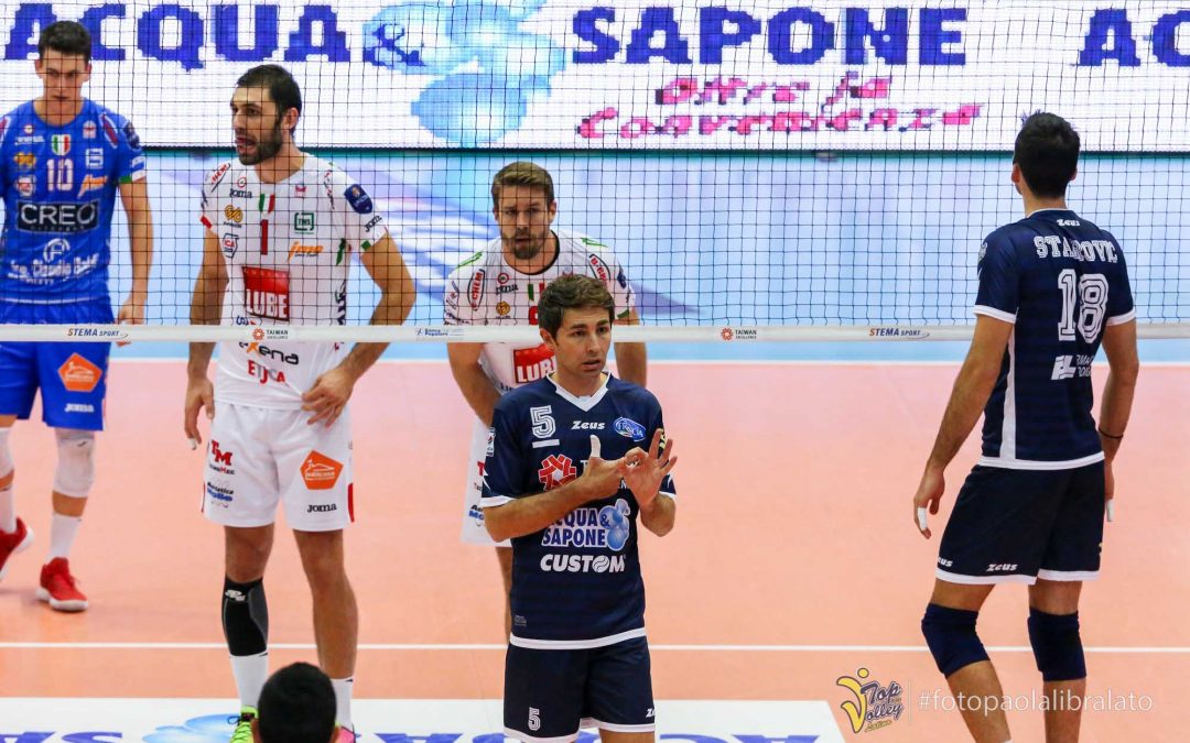 Il marchio “Acqua & Sapone” sulle maglie della Top Volley