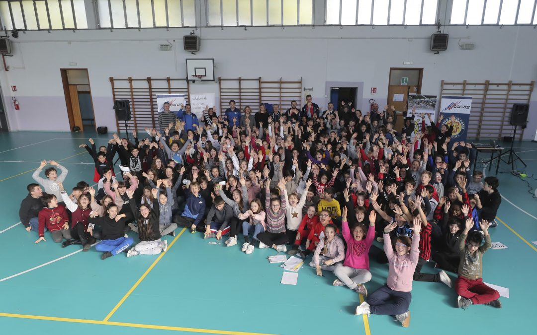 Il progetto etico #Accendiamoilrispetto di Top Volley e AbbVie davanti a 300 studenti insieme alla Consar Ravenna. Al Vincenzo Randi con Sottile, Saitta, Ter Horst e Bonitta.